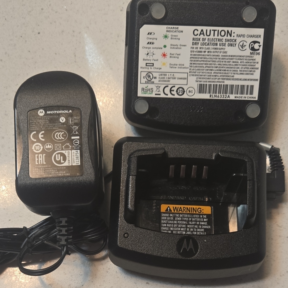 Set Of 2 Motorola  Rapid Charging Walkie Talkie Base tray W/ Cord RLN6332A